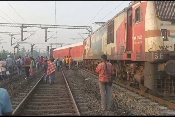 ভয়ংকর দুর্ঘটনার কবলে শালিমার সেকেন্দ্রাবাদ এক্সপ্রেস