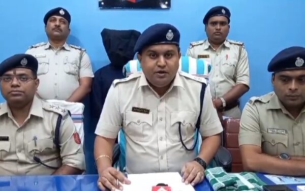 সিঙ্গুরের বোড়াই মহম্মদপুরে ব্যবসায়ী খুনের ঘটনায় অভিযুক্তকে গ্রেফতার হুগলি গ্রামীণ পুলিশের সিঙ্গুর থানা