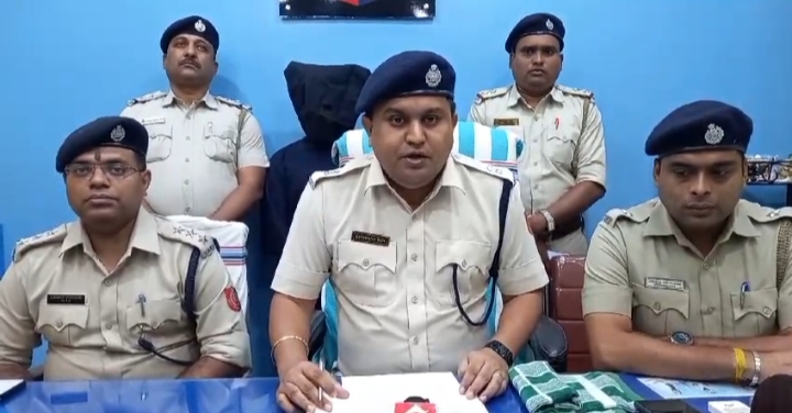 সিঙ্গুরের বোড়াই মহম্মদপুরে ব্যবসায়ী খুনের ঘটনায় অভিযুক্তকে গ্রেফতার হুগলি গ্রামীণ পুলিশের সিঙ্গুর থানা