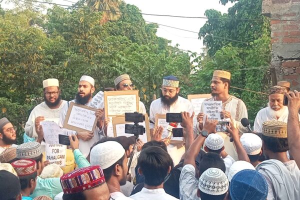 পেহেলগাওয়ে জঙ্গি হামলার প্রতিবাদে ফুরফুরাতে ধিক্কার মিছিল