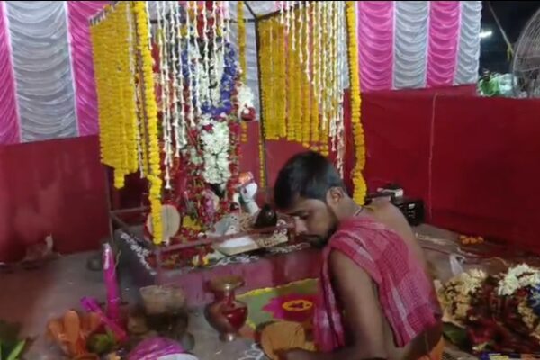 পশ্চিম হাট পুকুরে ২৫২ বছর পদার্পণ ঐতিহ্যশালী কালী পূজার