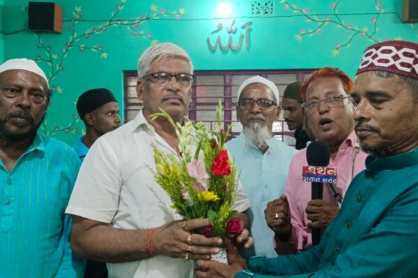 শ্রীরামপুর মল্লিক পাড়ায় ইসলামী জলসায় সম্প্রীতির বার্তা শ্রীরামপুর পৌরসভার চেয়ারম্যানের