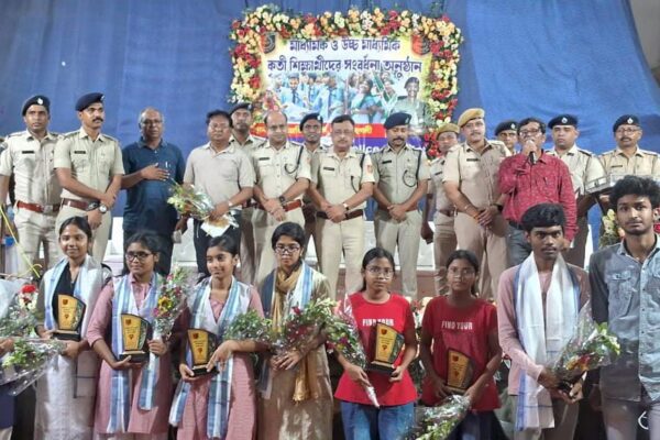 গুড়াপ থানার উদ্যোগে কৃতী ছাত্রছাত্রীদের সংবর্ধনা অনুষ্ঠান