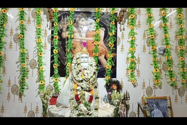 পরম শ্রদ্ধা সহকারে পালিত হচ্ছে লোকনাথের তিরোধান দিবস