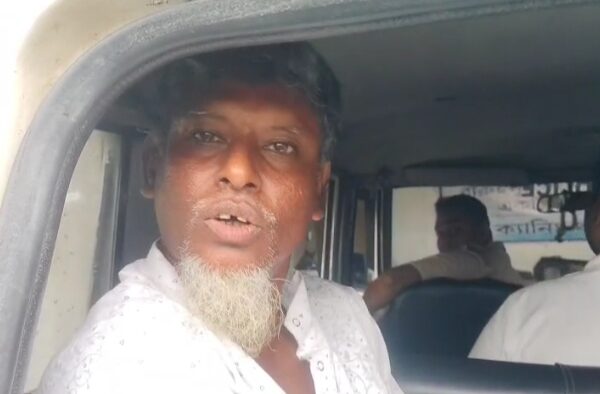 দুই দেশের ভোটার কার্ড নিয়ে ভারতে বসবাস করার অভিযোগে গ্রেফতার এক বাংলাদেশী