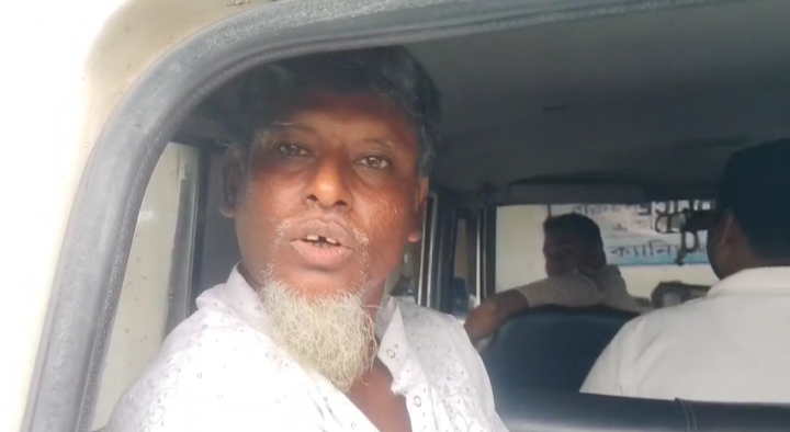 দুই দেশের ভোটার কার্ড নিয়ে ভারতে বসবাস করার অভিযোগে গ্রেফতার এক বাংলাদেশী