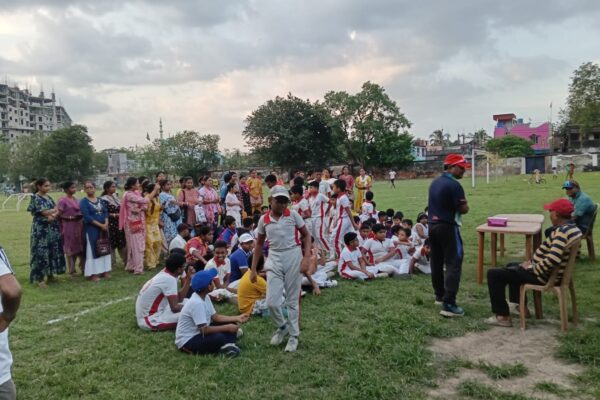অভিনব শিক্ষক দিবস পালন চন্দনগর কুঠির মাঠে