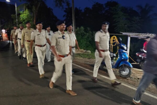 জাঙ্গিপাড়ার একাধিক এলাকায় রুট মার্চ হুগলি গ্রামীণ পুলিশের