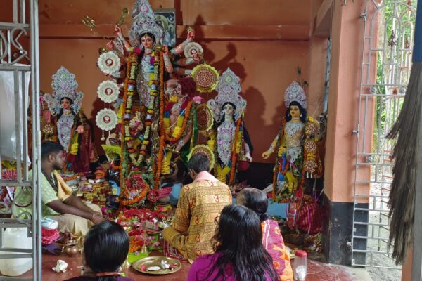 চন্ডীতলা নবাবপুরে পাল পাড়াতে ৭০ বছরের জমজমাট দুর্গাপুজো
