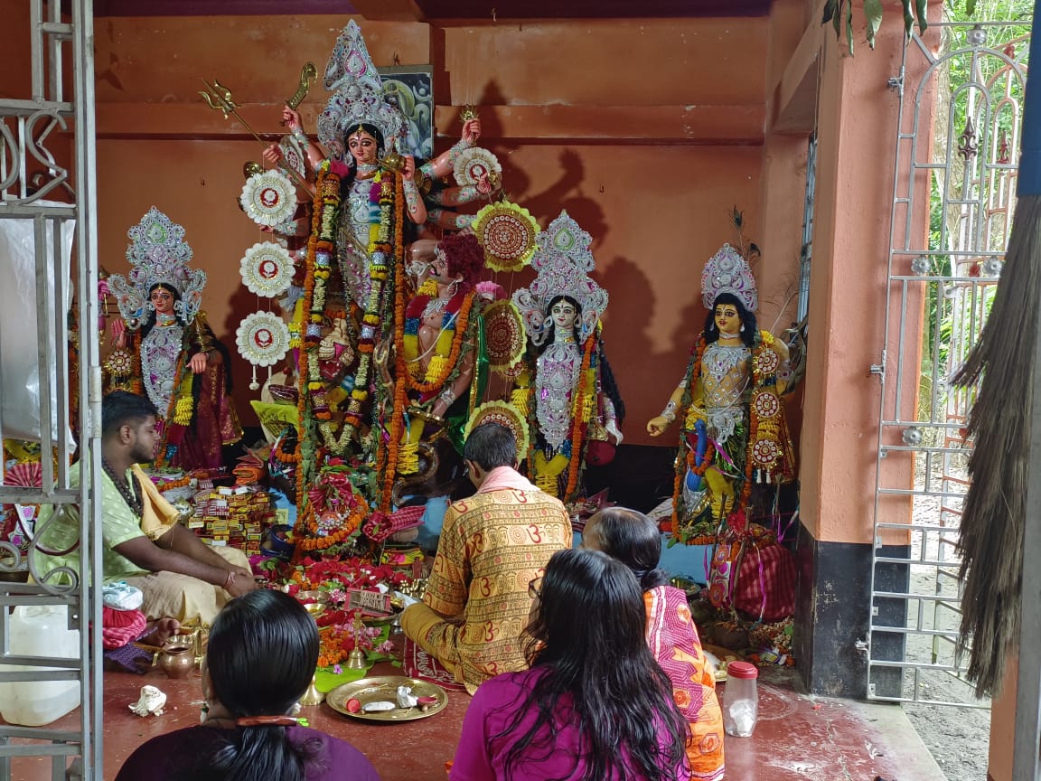 চন্ডীতলা নবাবপুরে পাল পাড়াতে ৭০ বছরের জমজমাট দুর্গাপুজো
