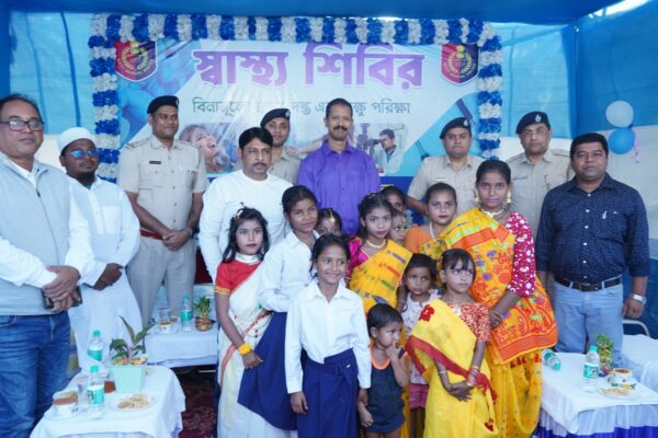 সমাজে পিছিয়ে পড়া মানুষদের মূল স্রোতে স্বাস্থ্যপরিসেবার অভিনব উদ্যোগ হুগলি গ্রামীণ পুলিশের