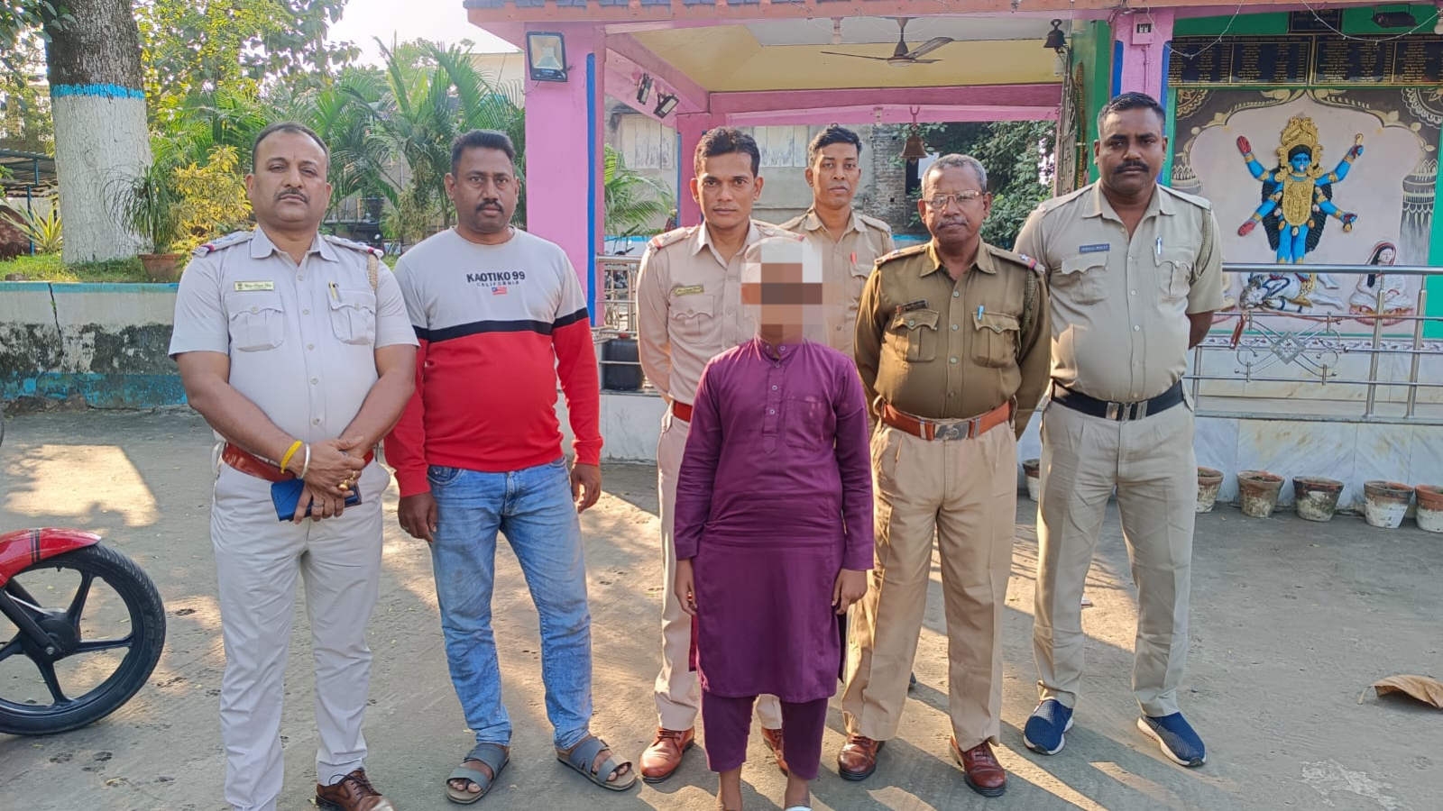 পুলিশের তৎপরতায় মাত্র ১৪ ঘন্টায় পূর্ব বর্ধমানের নিখোঁজ নাবালক উদ্ধার হুগলিতে