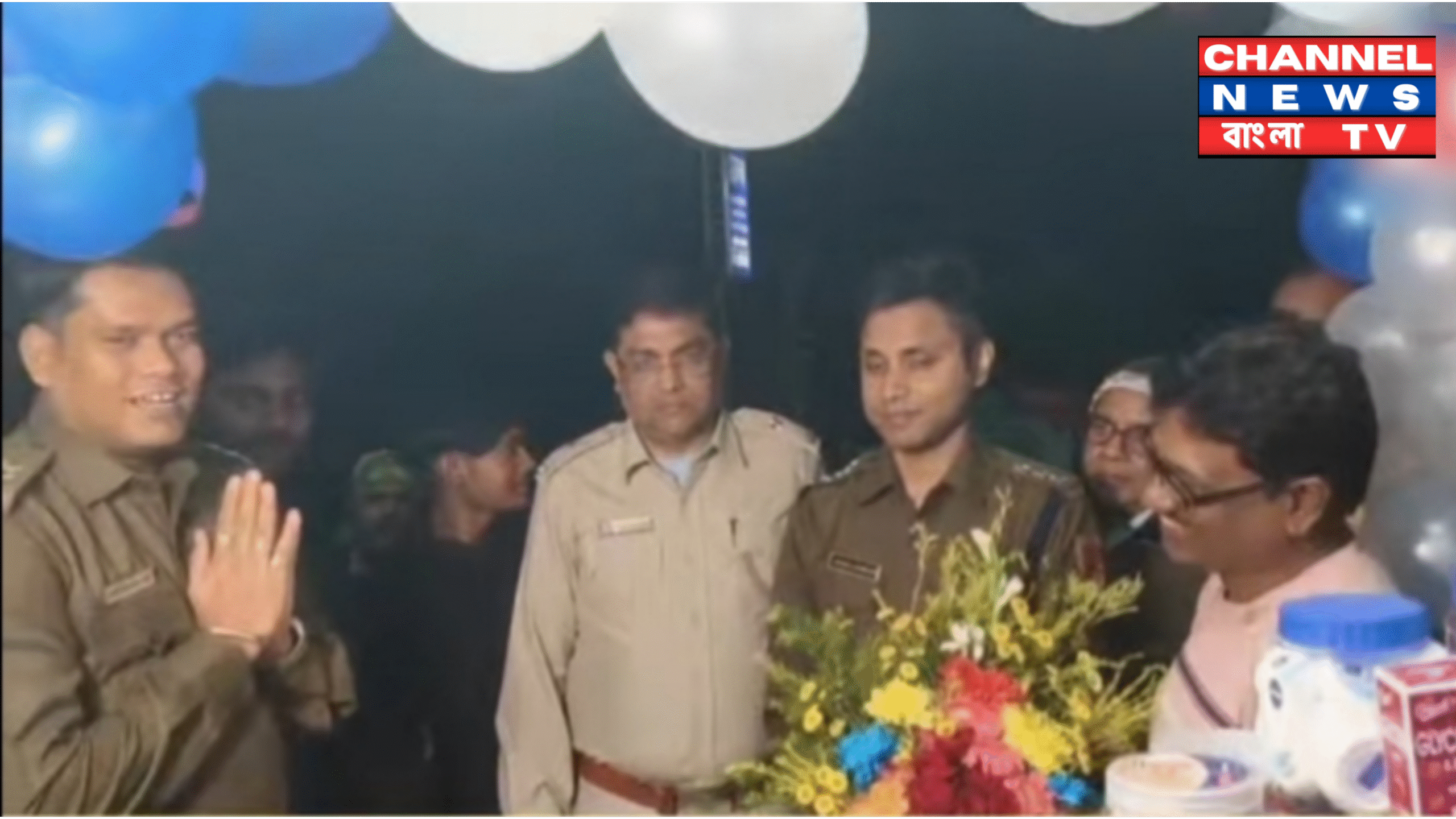 গতকাল রাতে চন্ডীতলা থানার উদ্যোগে মানবিক অধ্যায়ের সূচনা জঙ্গলপাড়া বাজারে