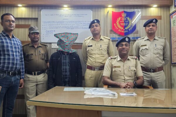 জাঙ্গিপাড়া থানার পুলিশি অভিযানে দেশি আগ্নেয়াস্ত্র ও কার্তুজ উদ্ধার, গ্রেপ্তার ১